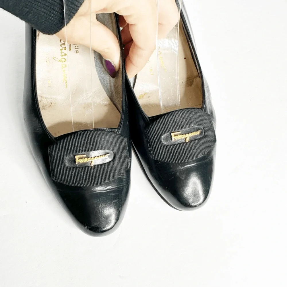 VTG SALVATORE FERRAGAMO Black leather logo vamp block heel pump womens 8 B